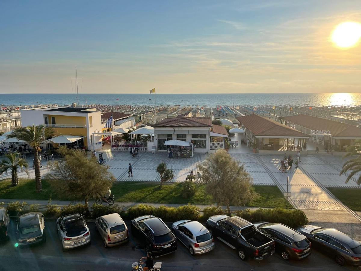 Hotel Valdinievole Lido di Camaiore Exterior foto